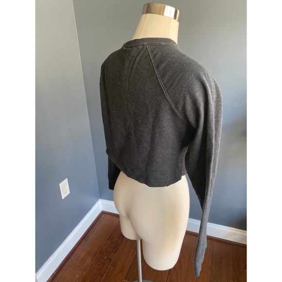Fila gray cropped crewneck, size small - Picture 6 of 7